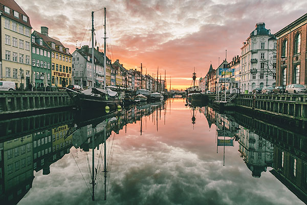 Photo: Thomas Høyrup Christensen Sunrise in Nyhavn